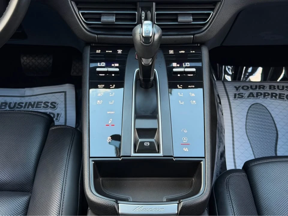 2023 Porsche Macan - Image 19 of 20