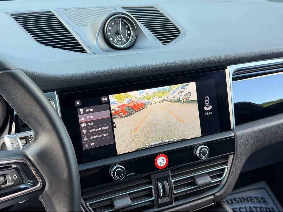 2023 Porsche Macan - Image 18 of 20