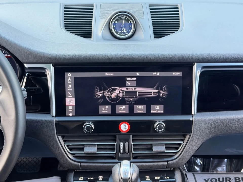 2023 Porsche Macan - Image 16 of 20