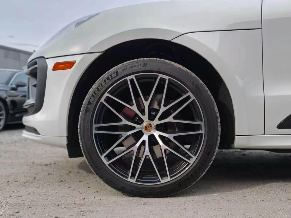 2023 Porsche Macan - Image 11 of 20