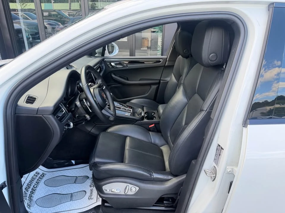 2023 Porsche Macan - Image 10 of 20
