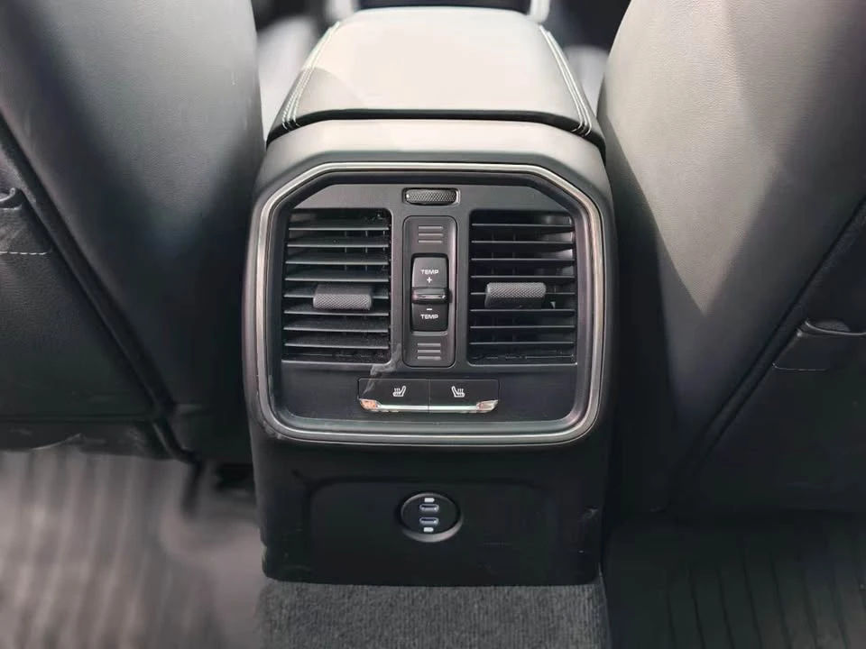 2023 Porsche Macan - Image 18 of 20