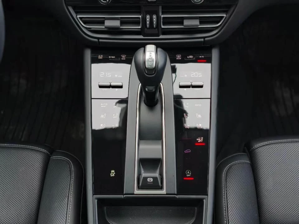 2023 Porsche Macan - Image 20 of 20