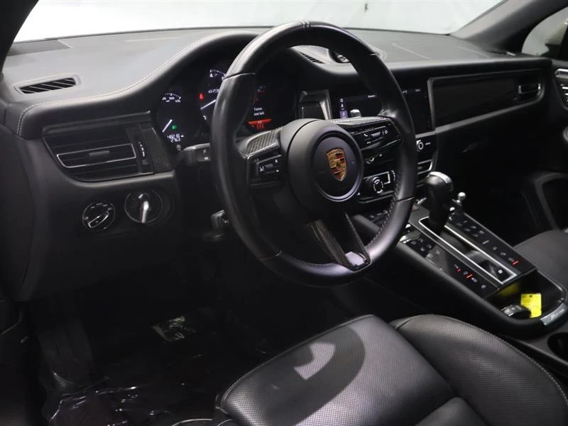 2023 Porsche Macan - Image 17 of 19