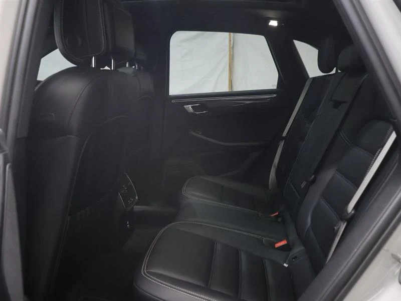 2023 Porsche Macan - Image 14 of 19