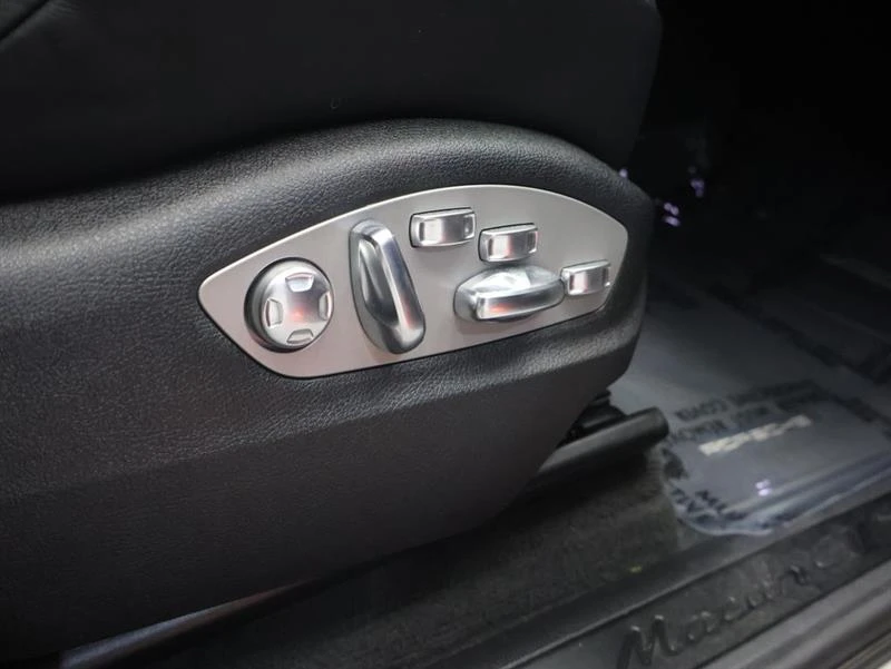 2023 Porsche Macan - Image 10 of 19
