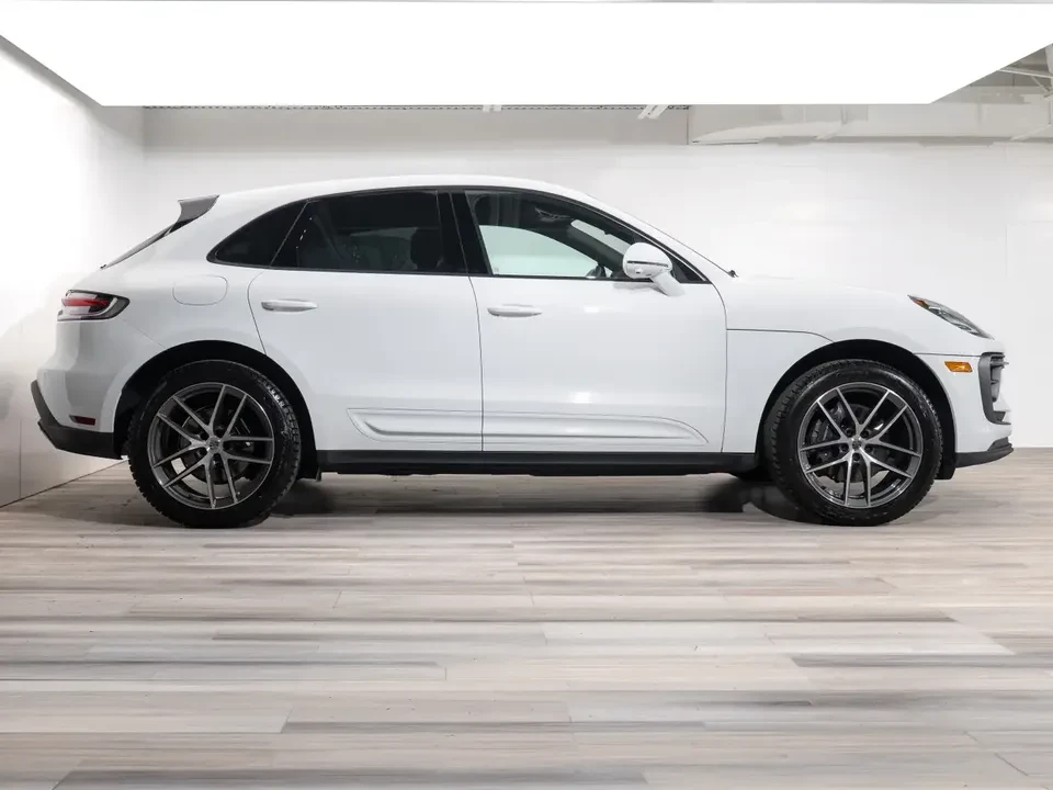 2023 Porsche Macan - Image 15 of 20