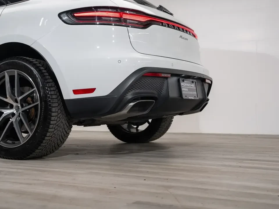 2023 Porsche Macan - Image 13 of 20