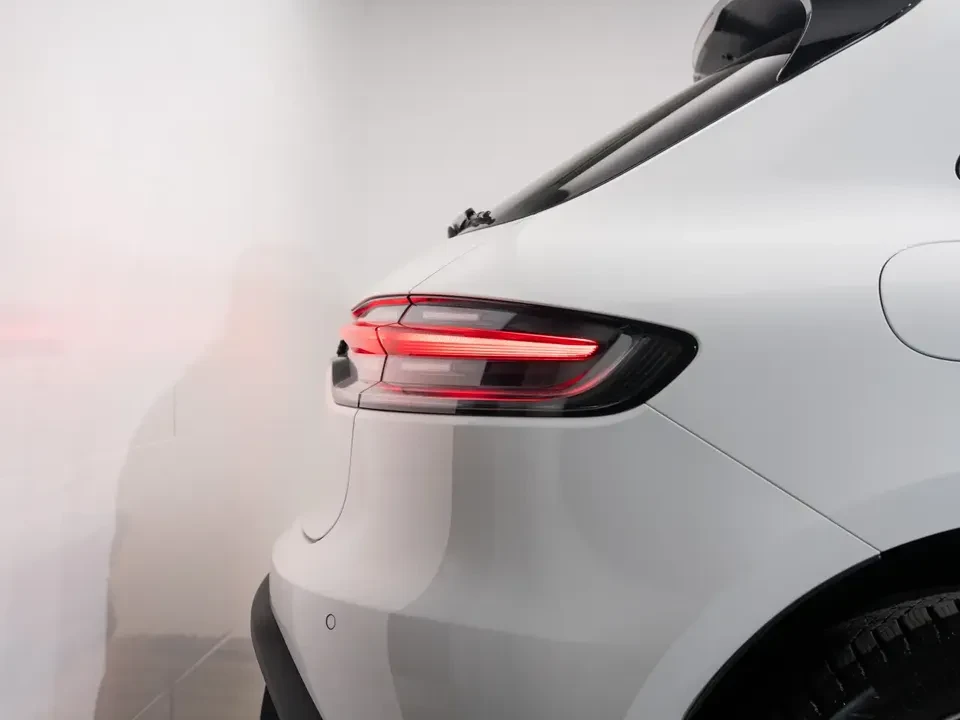 2023 Porsche Macan - Image 14 of 20