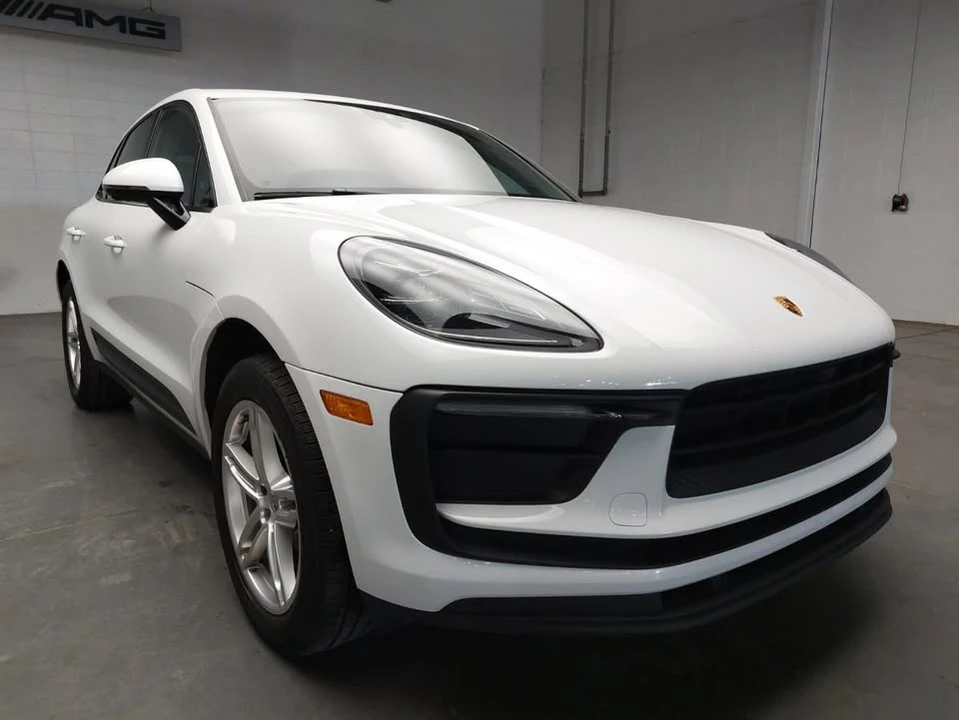 2023 Porsche Macan - Image 2 of 10