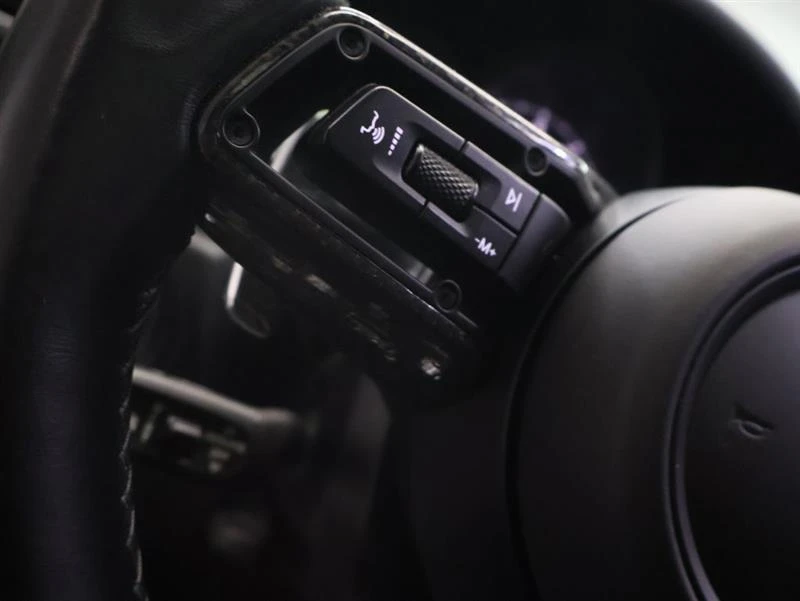 2023 Porsche Macan - Image 19 of 19