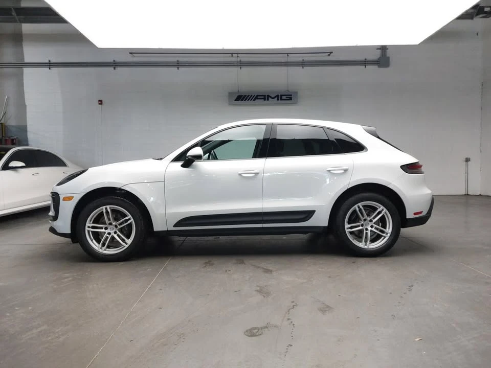 2023 Porsche Macan - Image 4 of 10