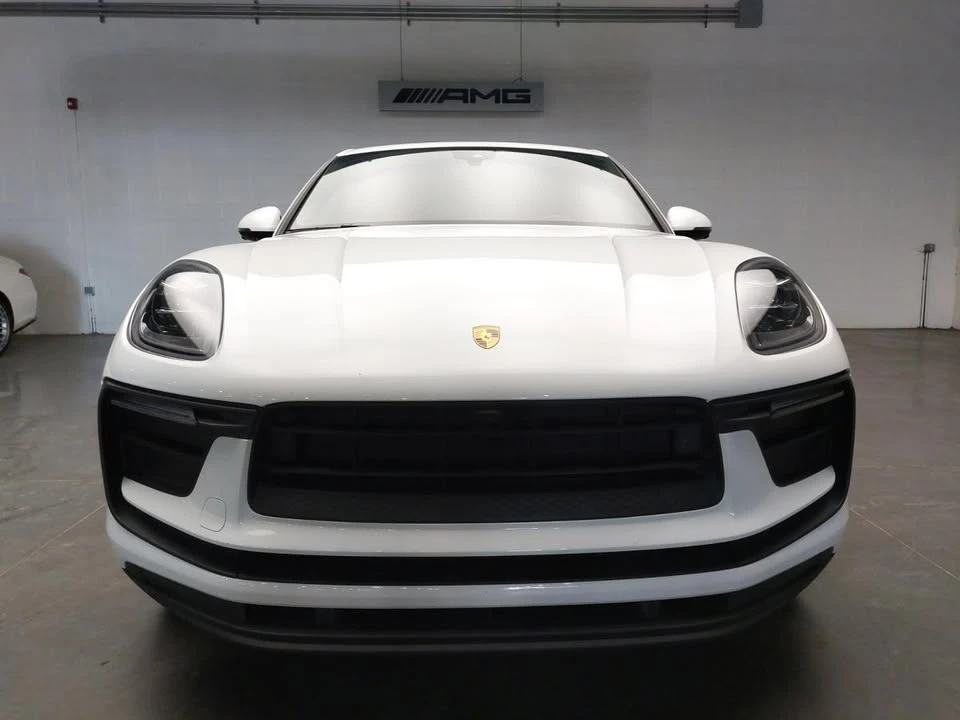 2023 Porsche Macan - Image 5 of 10
