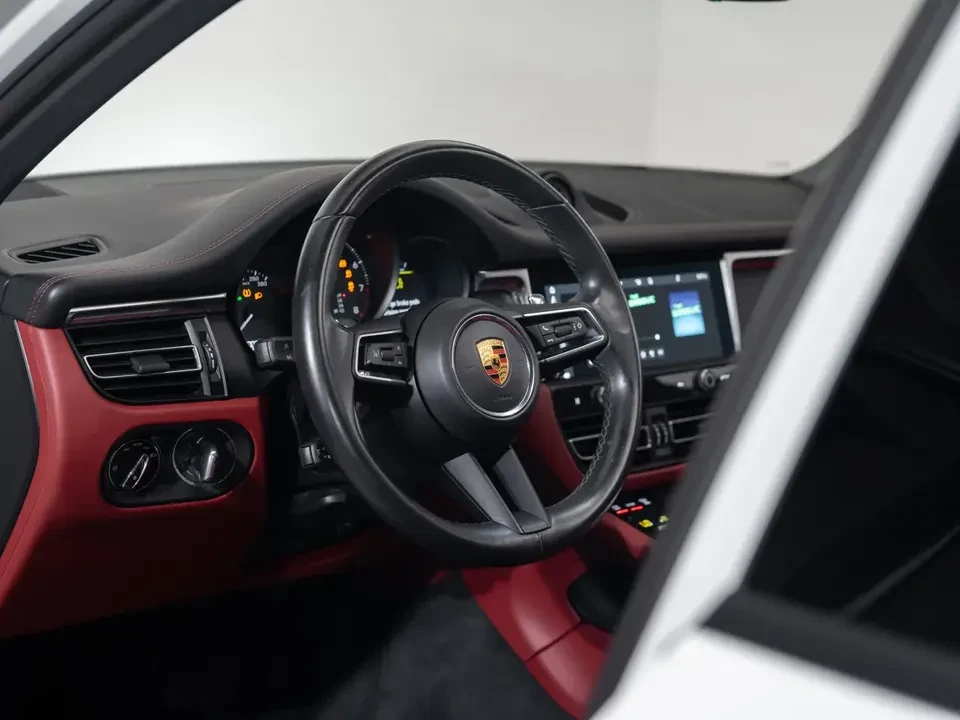 2023 Porsche Macan - Image 3 of 20