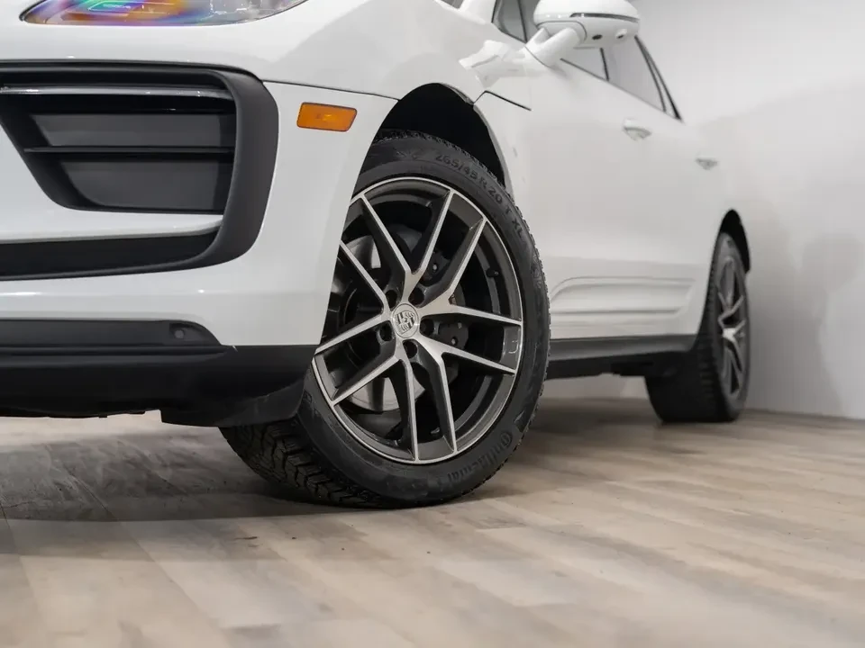 2023 Porsche Macan - Image 8 of 20
