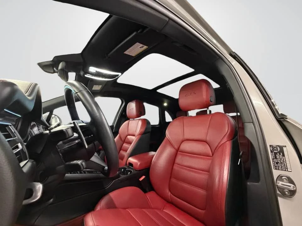2023 Porsche Macan - Image 12 of 18