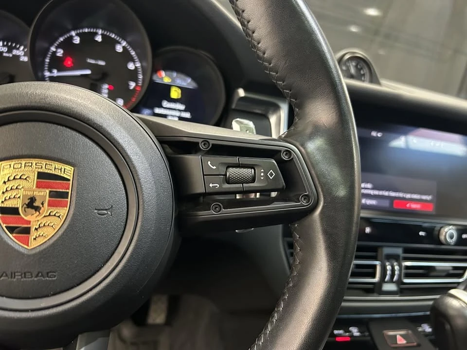 2023 Porsche Macan - Image 16 of 20
