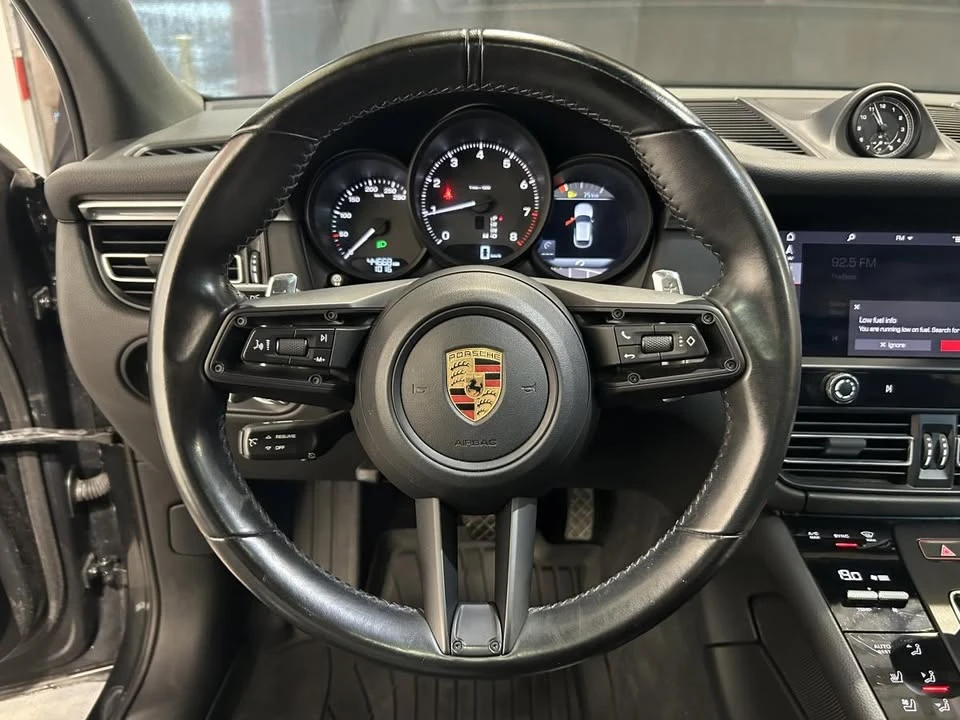 2023 Porsche Macan - Image 18 of 20