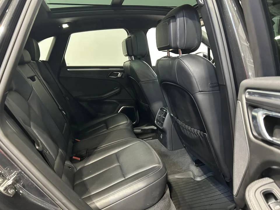 2023 Porsche Macan - Image 10 of 20
