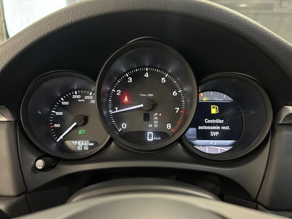 2023 Porsche Macan - Image 19 of 20