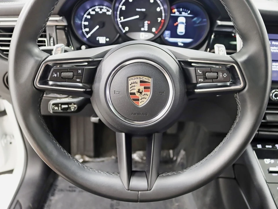 2023 Porsche Macan - Image 15 of 21