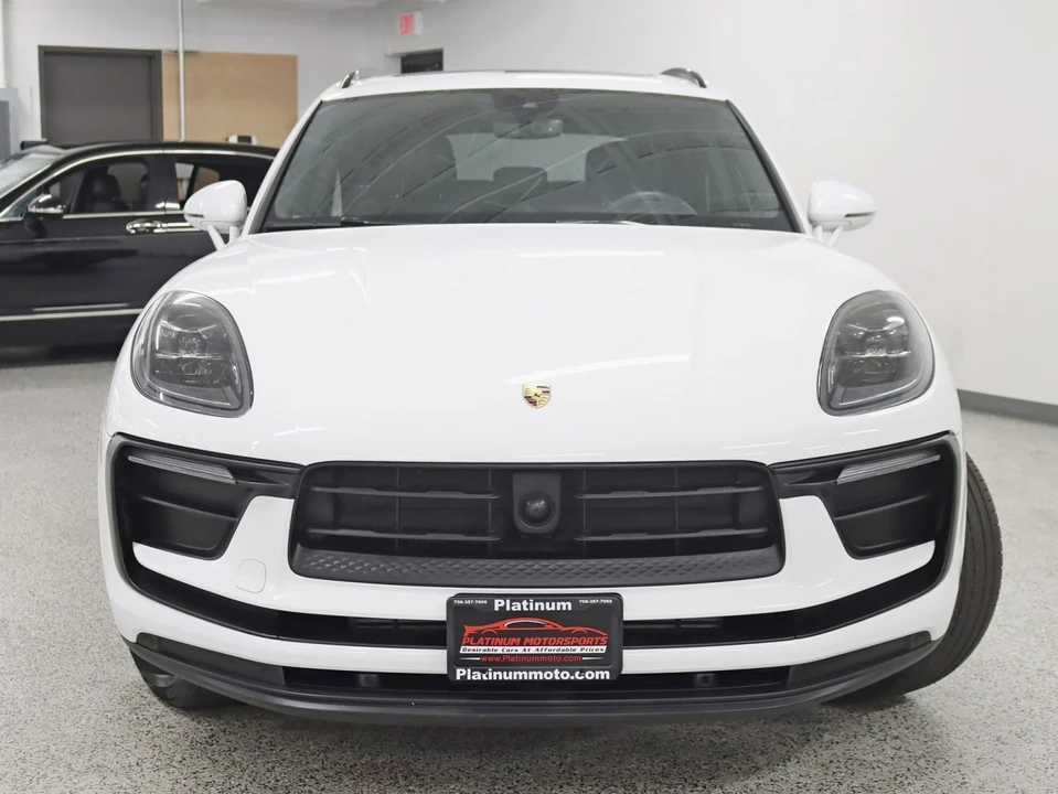2023 Porsche Macan - Image 8 of 21