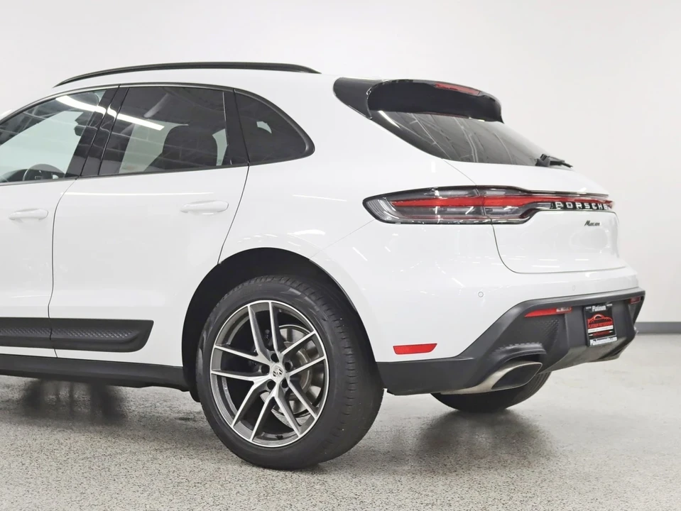 2023 Porsche Macan - Image 10 of 21