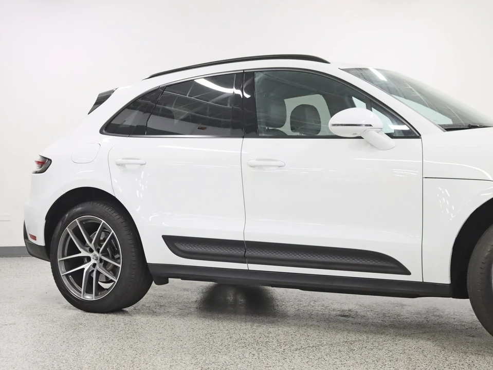 2023 Porsche Macan - Image 3 of 21