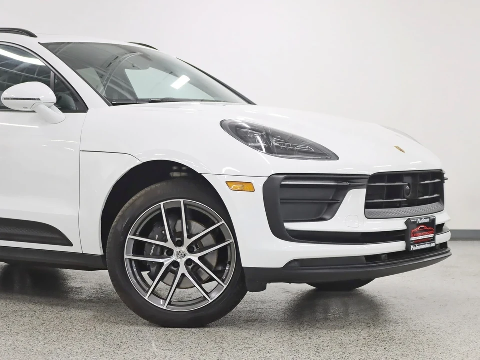 2023 Porsche Macan - Image 2 of 21