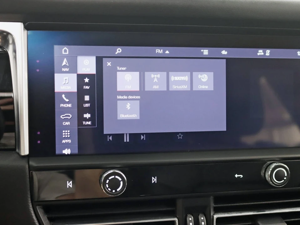 2023 Porsche Macan - Image 20 of 21
