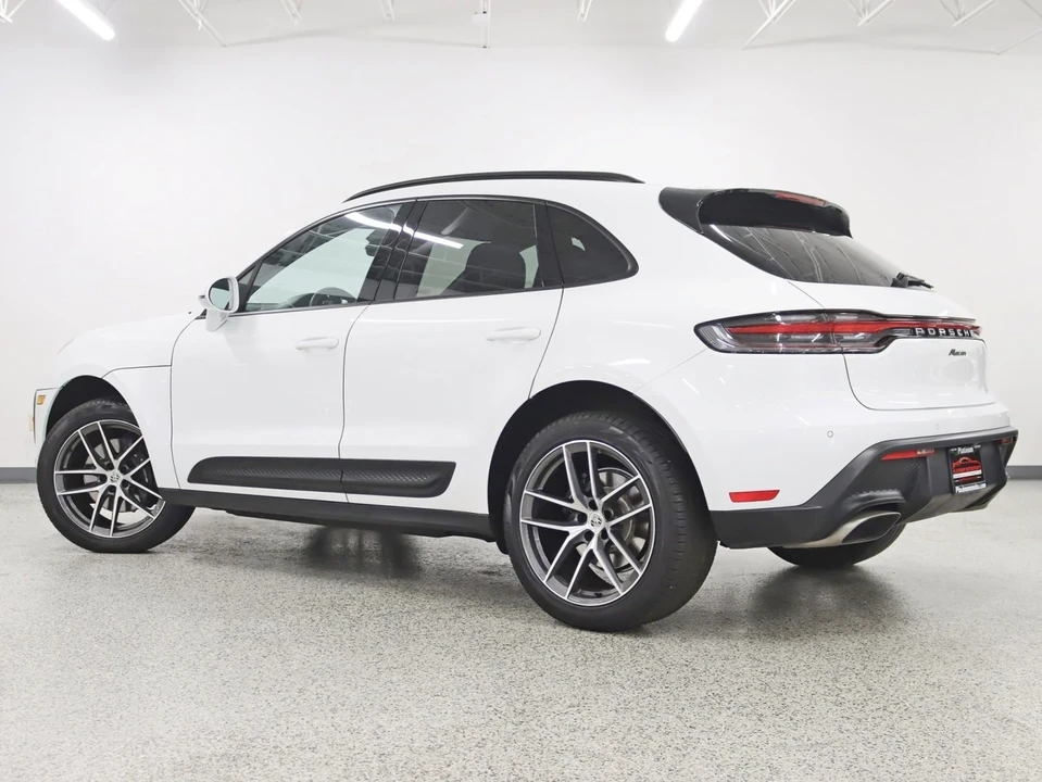 2023 Porsche Macan - Image 9 of 21
