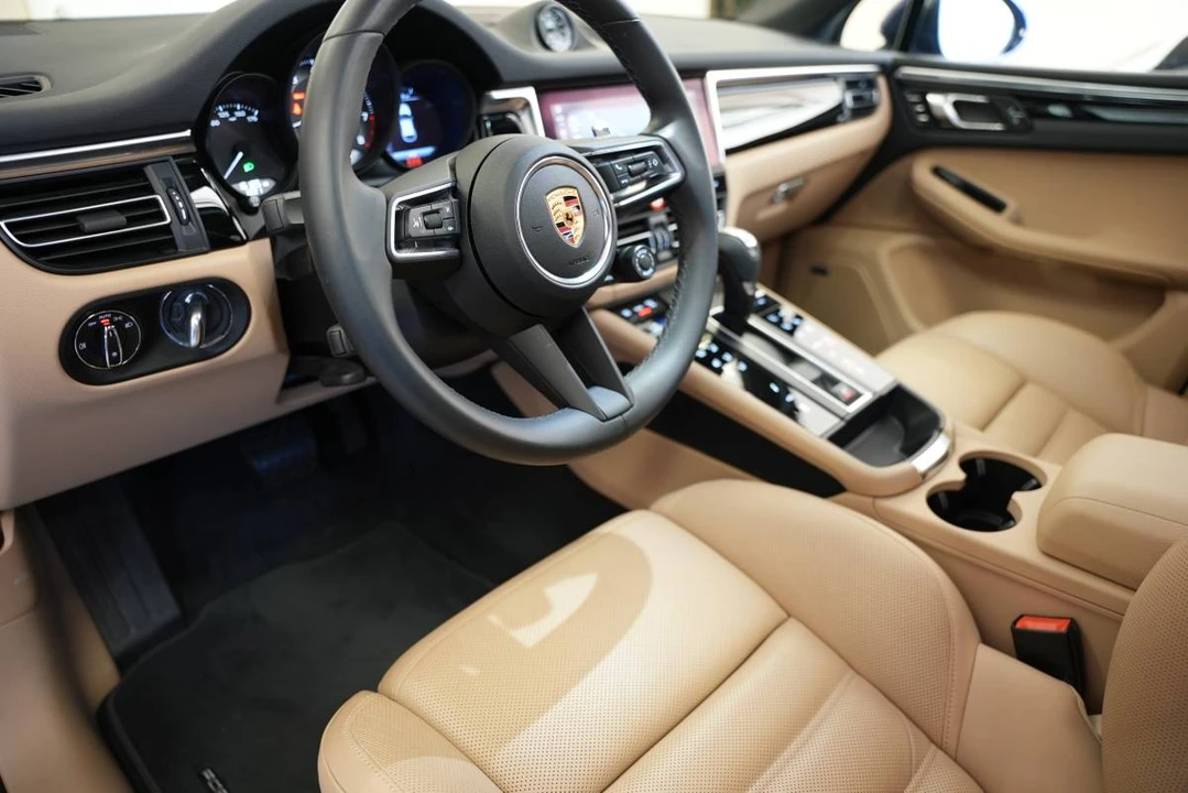 2023 Porsche Macan - Image 10 of 12