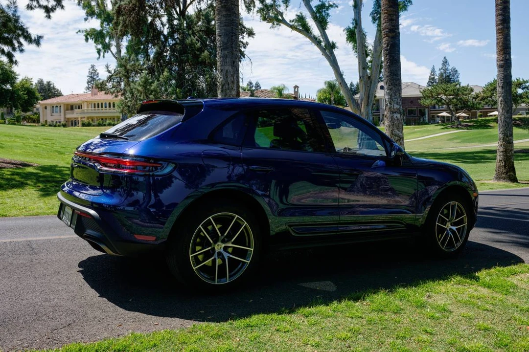 2023 Porsche Macan - Image 4 of 12