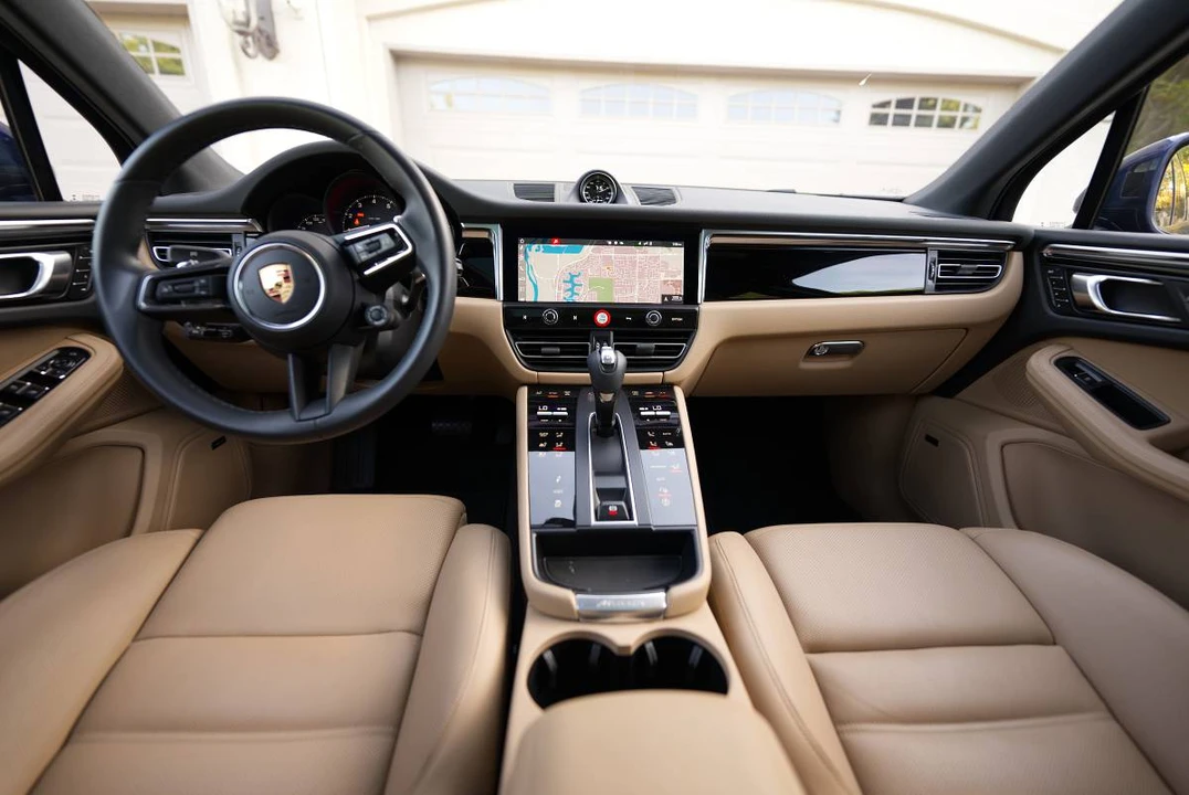 2023 Porsche Macan - Image 5 of 12