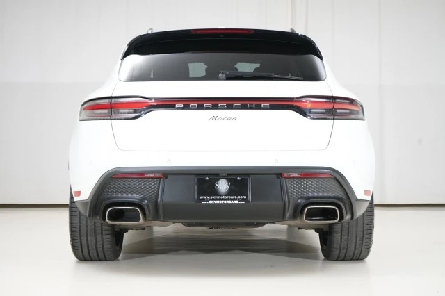 2023 Porsche Macan - Image 15 of 21