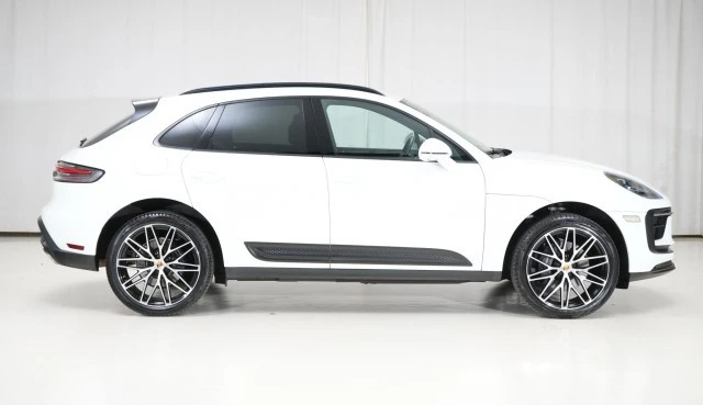 2023 Porsche Macan - Image 10 of 21