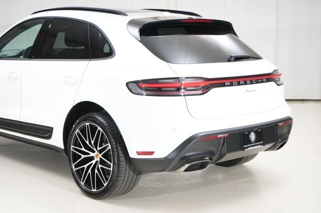 2023 Porsche Macan - Image 16 of 21