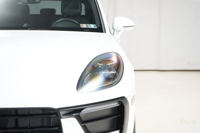 2023 Porsche Macan - Image 7 of 21