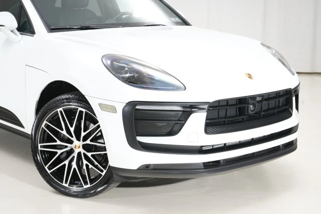 2023 Porsche Macan - Image 8 of 21