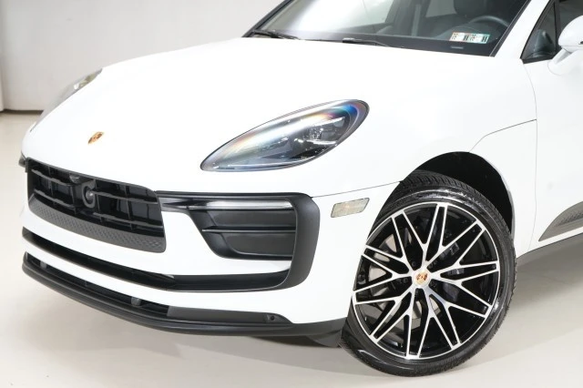 2023 Porsche Macan - Image 3 of 21