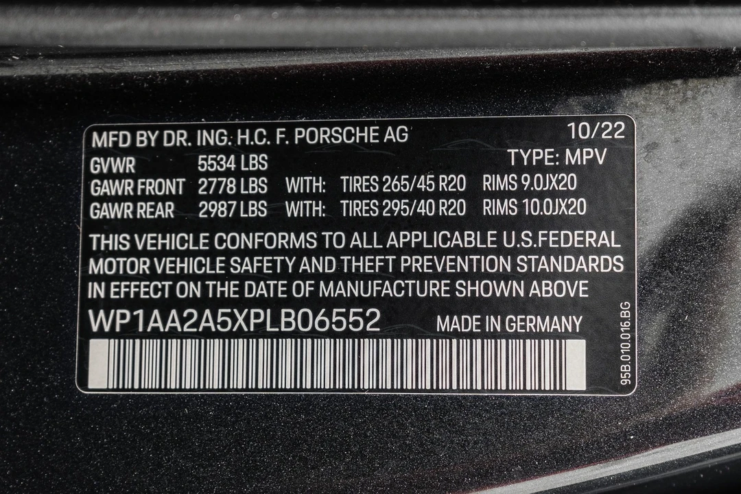 2023 Porsche Macan - Image 20 of 21