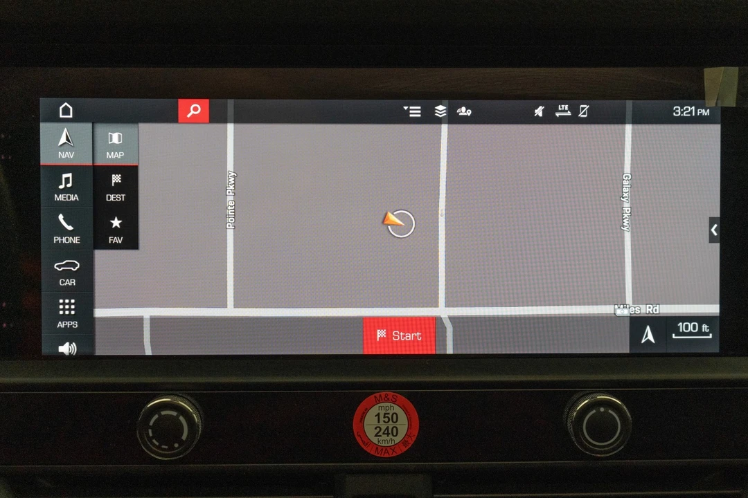 2023 Porsche Macan - Image 17 of 21