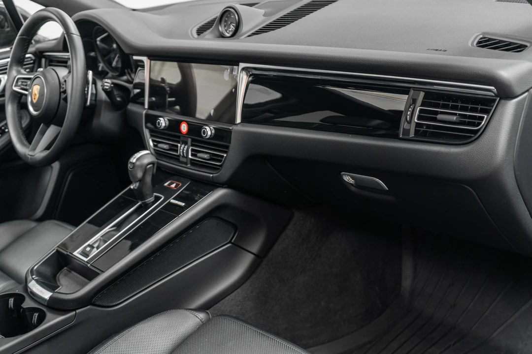 2023 Porsche Macan - Image 14 of 21