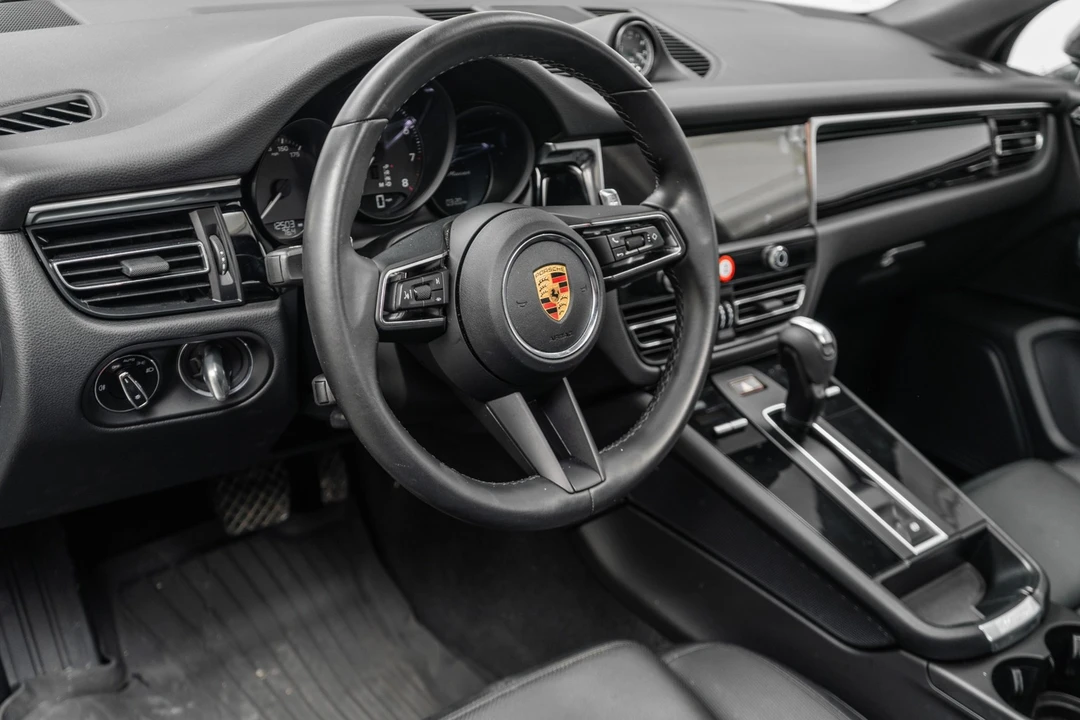 2023 Porsche Macan - Image 13 of 21