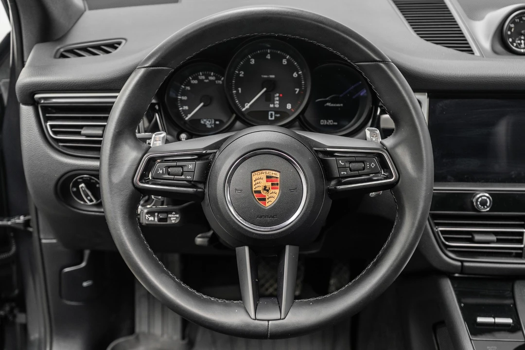 2023 Porsche Macan - Image 15 of 21
