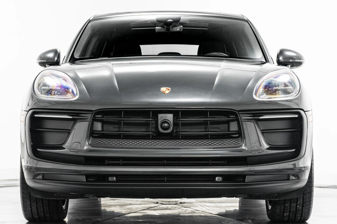 2023 Porsche Macan - Image 4 of 12