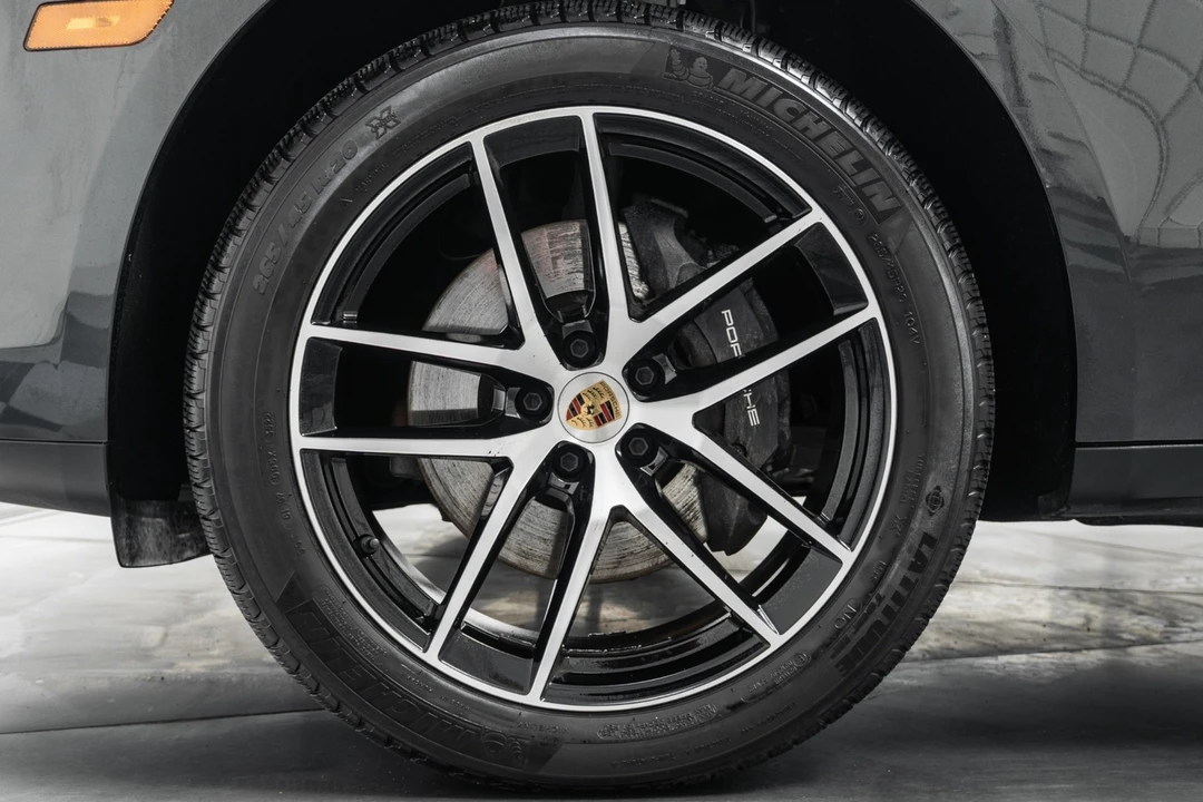 2023 Porsche Macan - Image 10 of 21