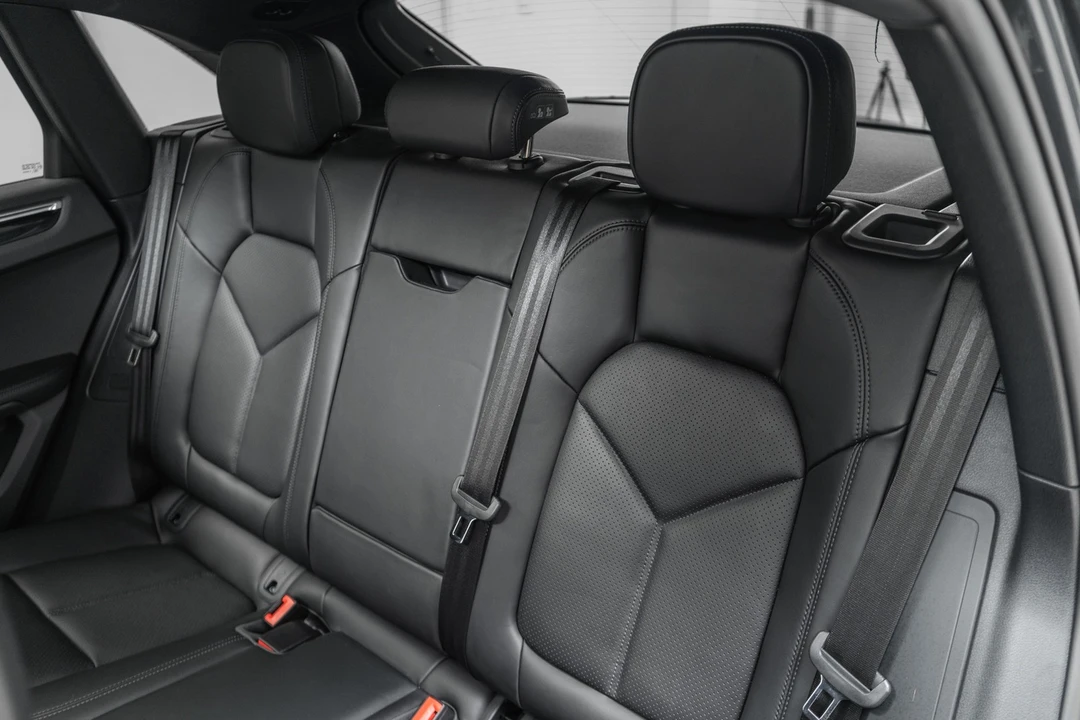 2023 Porsche Macan - Image 16 of 21