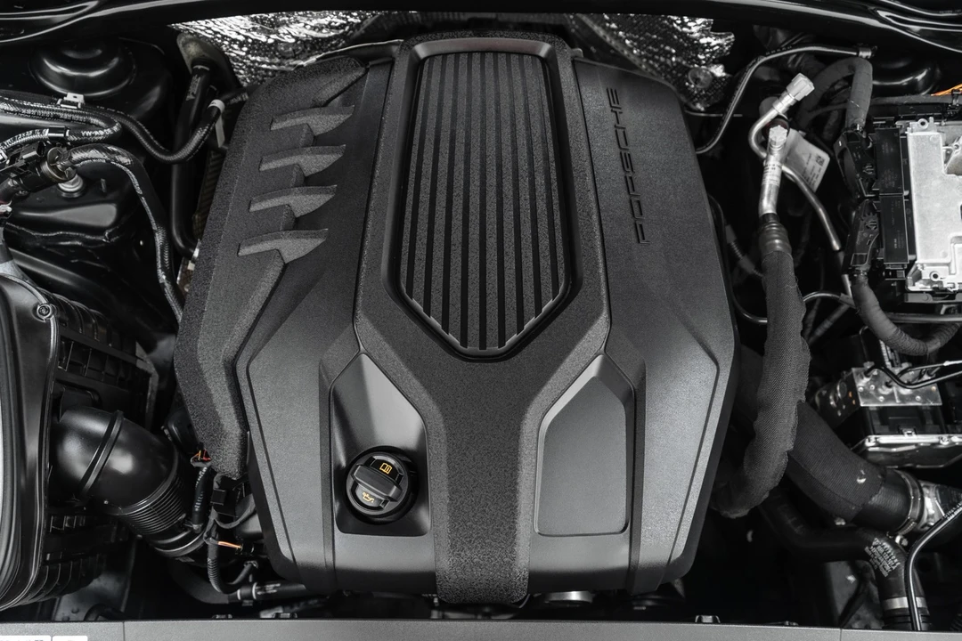 2023 Porsche Macan - Image 12 of 21