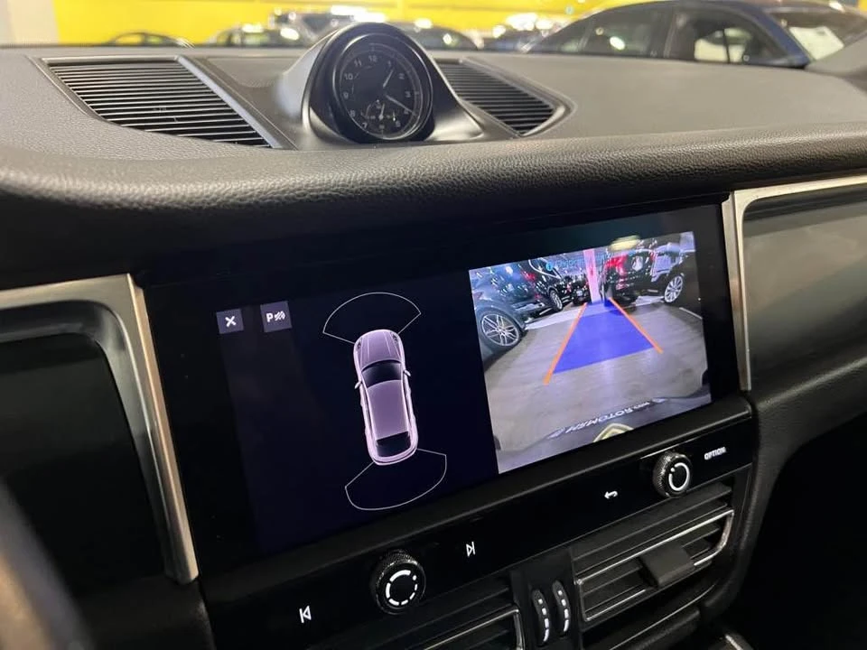2023 Porsche Macan - Image 11 of 16